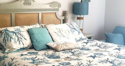 Organic Blessed Studio with Jacuzzi, 4 min from the beach by car.