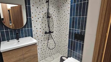 Toallas y papel de baño