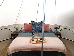 1 bedroom, bed sheets