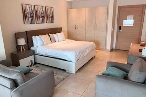 1 غرفة نوم وخدمة الإنترنت وملاءات أسرّة