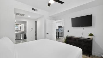 1 habitación y espacio para trabajar con laptop