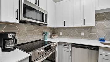 Apartamento, 1 habitación | Cocina privada | Frigorífico, horno, cafetera o tetera y tostadora