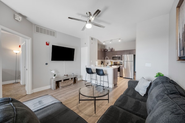 Apartment, 1 Bedroom | Living area | Smart TV, streaming services