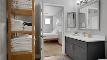 Leilighet, 1 soverom | 1 soverom, skrivebord, skrivebord for bærbar PC og wi-fi (inkludert)