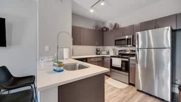 Apartment, 1 Bedroom | Private kitchen | Fridge, oven, coffee/tea maker, toaster