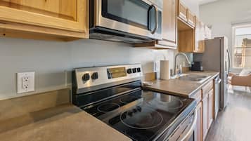 Apartment, 3 Bedrooms | Private kitchen | Fridge, oven, coffee/tea maker