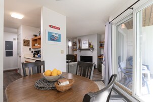 Condo, 1 Bedroom | Dining