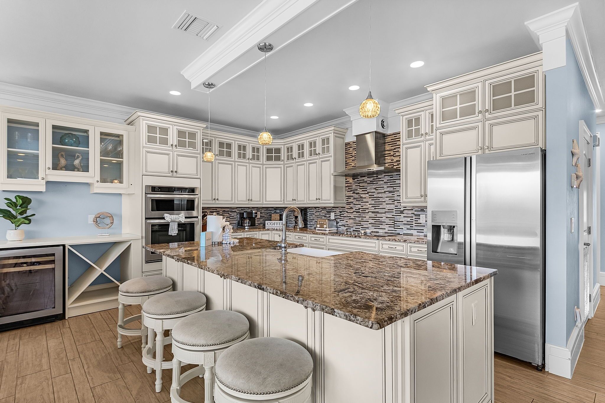 House, 5 Bedrooms | Private kitchen | Fridge, oven, coffee/tea maker, toaster