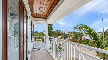 House, 5 Bedrooms | Terrace/patio