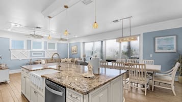 House, 5 Bedrooms | Interior