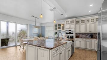 House, 5 Bedrooms | Private kitchen | Fridge, oven, coffee/tea maker, toaster