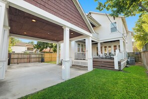 Terrace/patio - Spacious 3-bedroom house in the Heights (Houston)