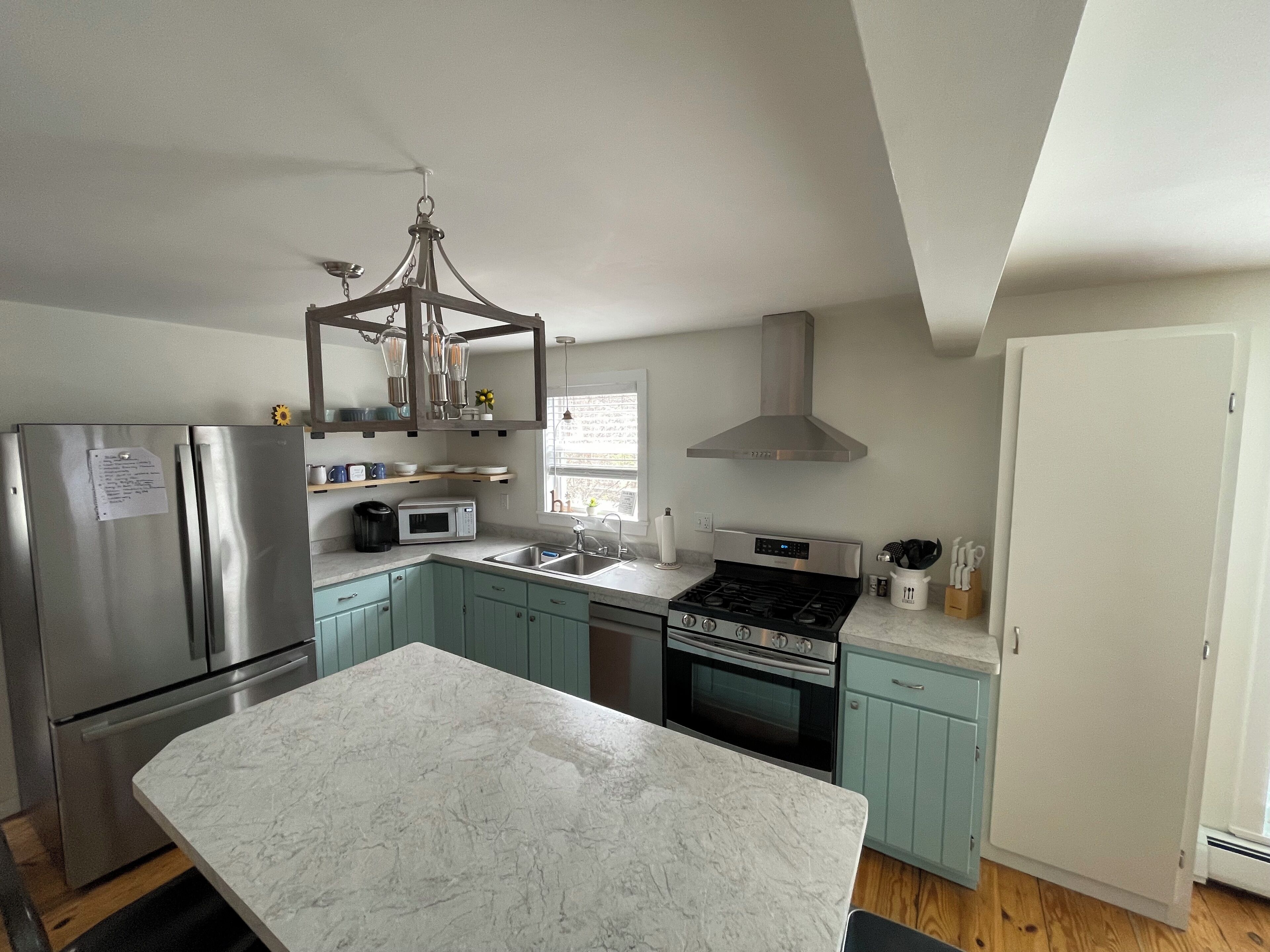 Geladeira, micro-ondas, fogão, cooktop