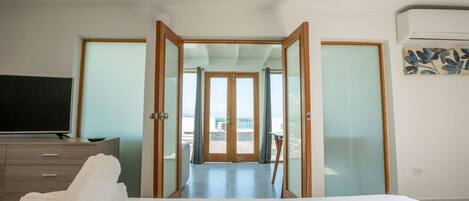 Schreibtisch, WLAN, Bettwäsche