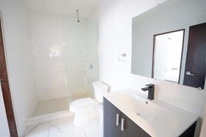 Shower, shampoo - 2Bedroom Apt. Close To The Beach! 71Di.301 (San Juan)