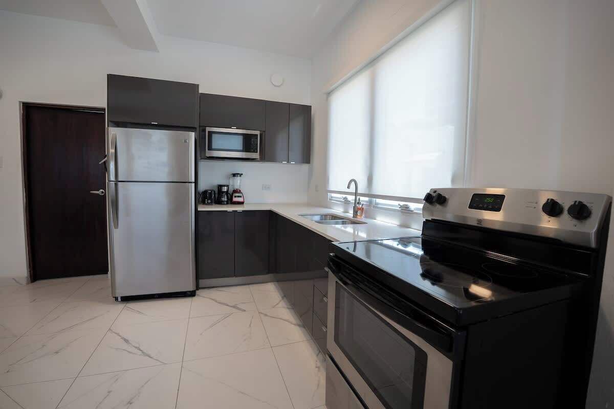 Microwave, oven, stovetop, cookware/dishes/utensils