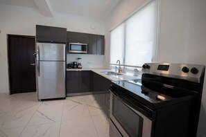 Microwave, oven, stovetop, cookware/dishes/utensils - 2Bedroom Apt. Close To The Beach! 71Di.301 (San Juan)