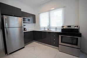Micro-ondes, four, plaque de cuisson