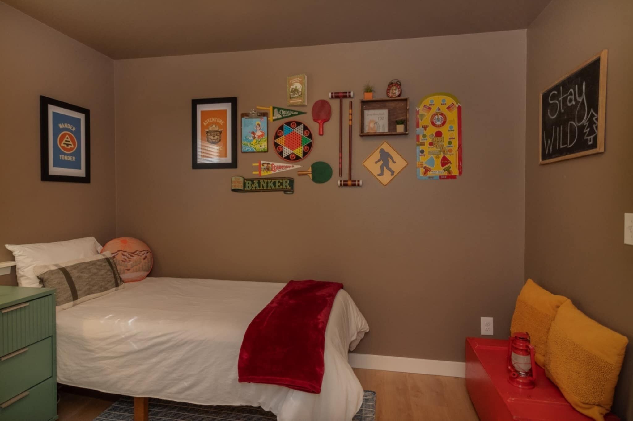 3 slaapkamers, een strijkplank/strijkijzer, reisbedje, gratis wifi