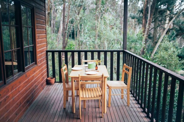 تناول الطعام بالخارج