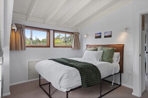3 Schlafzimmer, Schreibtisch, Bügeleisen/Bügelbrett, Reisekinderbett