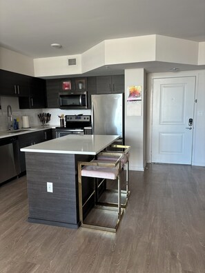 Mikrowelle, Ofen, Herdplatte, Geschirrspüler