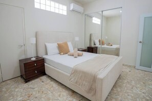 3 habitaciones, escritorio, wifi y ropa de cama