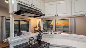 Interior - Scenic Deck w/ Sunset Views Near Temecula Wineries Estrada Ranch by Avantstay (Fallbrook)