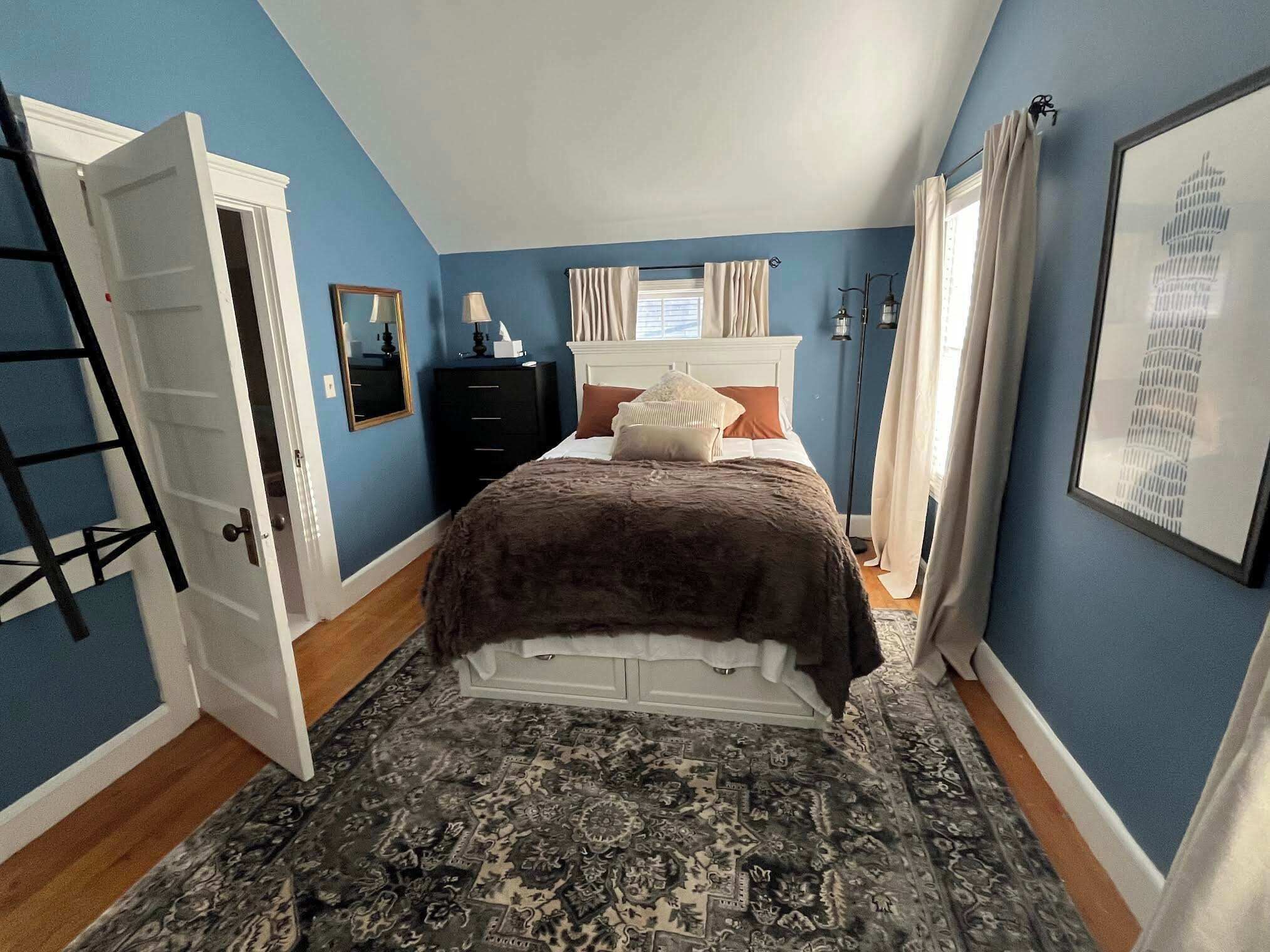 2 bedrooms, desk, iron/ironing board, WiFi