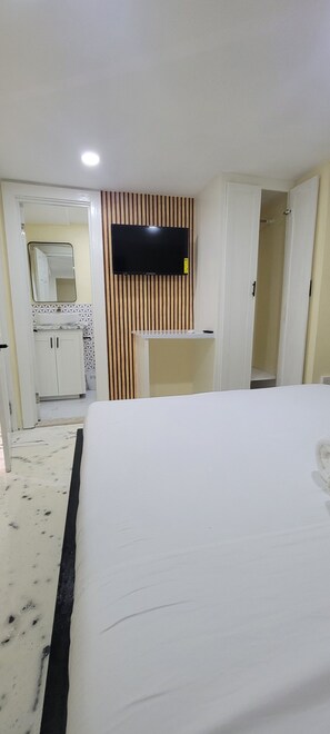 1 habitación, tabla de planchar con plancha, wifi y ropa de cama 