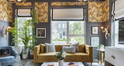 Colorful 4BR w/ Artful Design, Dining & Easy Access to Broadway The Bloom House by Avantstay