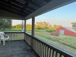 Property grounds - Pet Friendly Rustic Farmhouse 7 Miles to Round Top on 33 Acres with Big Red Barn (Burton)