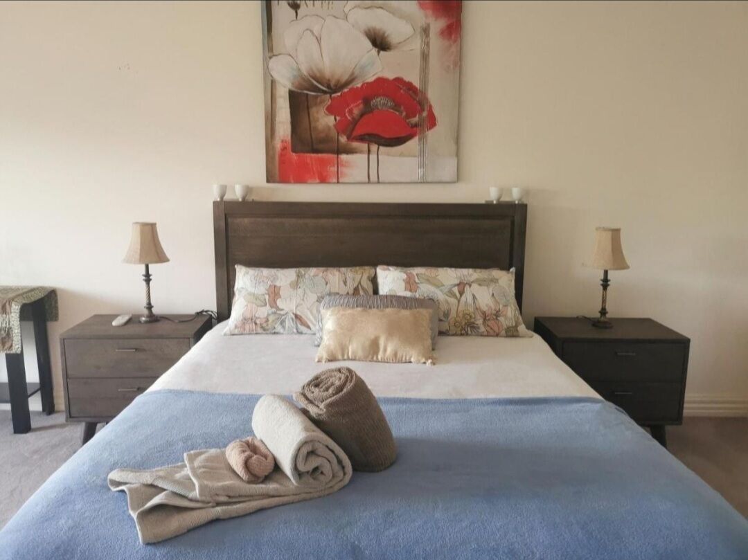 5 bedrooms, iron/ironing board, WiFi, bed sheets