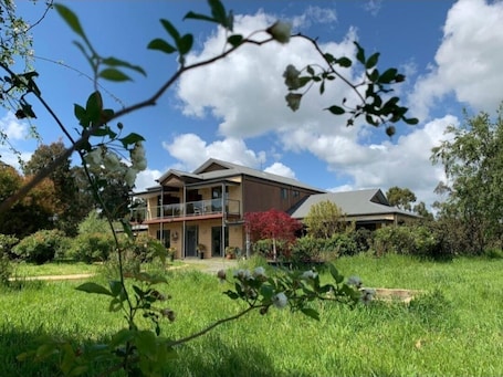 Exterior. Gypsy Creek Winery - A Natural Retreat