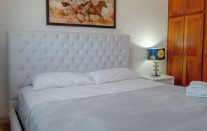2 bedrooms, iron/ironing board, free WiFi