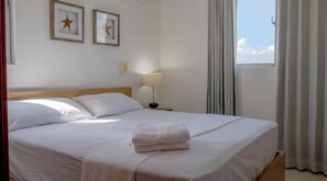 2 室のベッドルーム、アイロン / アイロン台、WiFi (無料)