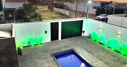 Day Use or Overnight Stay Cozy House with Pool and Jacuzzi