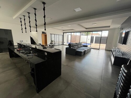 Day Use or Overnight Stay Cozy House with Pool and Jacuzzi