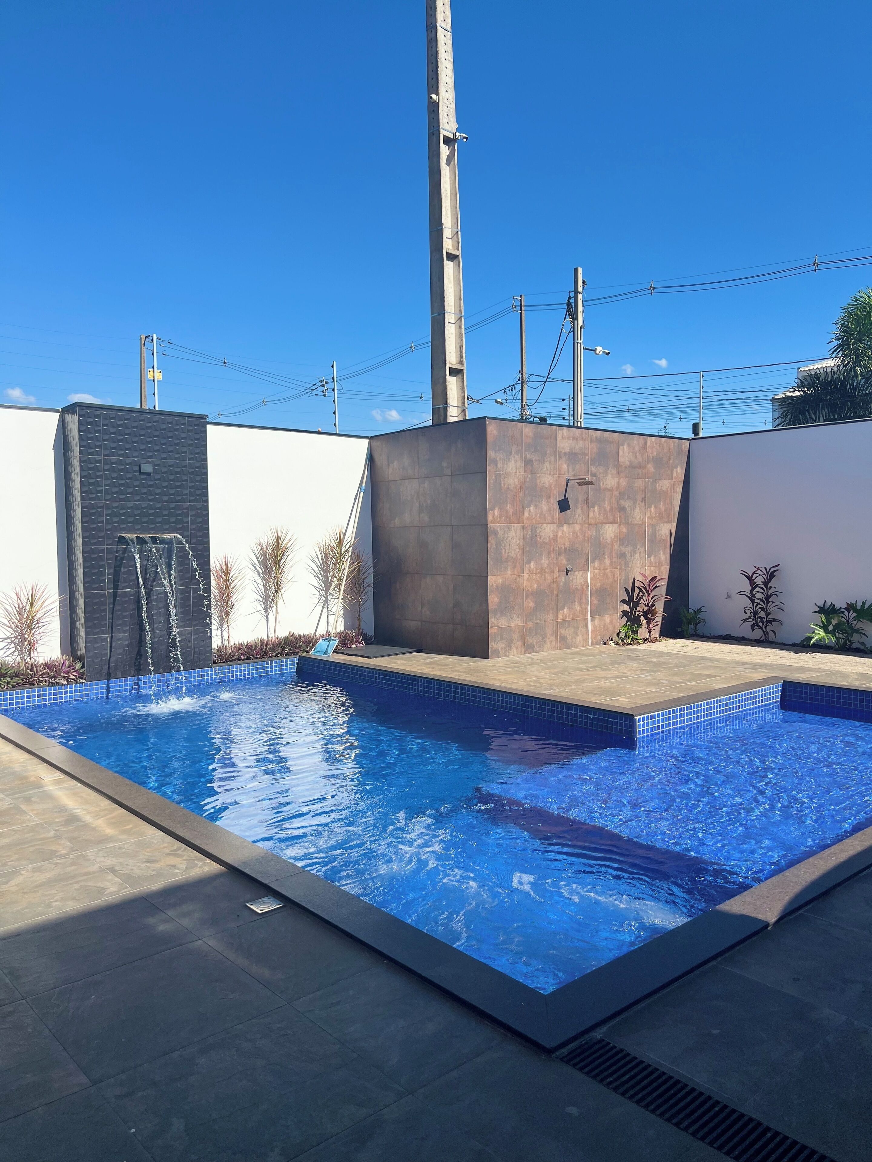 Alberca al aire libre y alberca climatizada