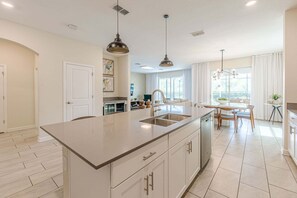 Interior - Spacious 6-Bedroom Retreat - Games Room, Private Pool, Spa & Full Resort Access – Close to Disney! (Kissimmee)