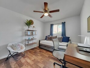 3 bedrooms, desk, iron/ironing board, free WiFi