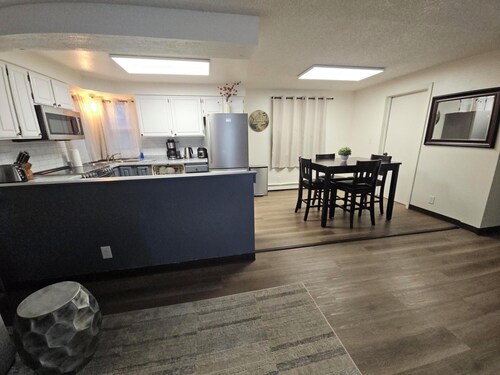 Bright & Modern Centrally Located - 3 Bedroom