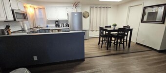 Bright & Modern Centrally Located - 3 Bedroom