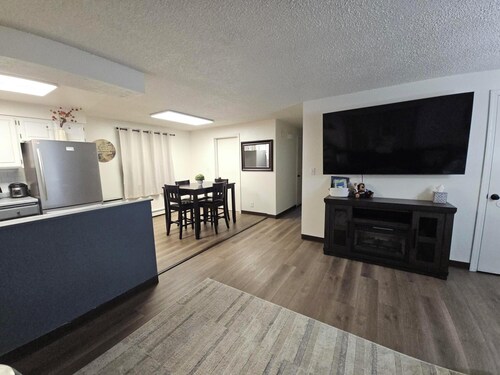 Bright & Modern Centrally Located - 3 Bedroom