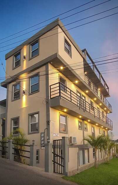 Beautiful apartment with AC in Saint George's