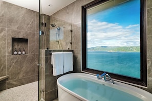 Shower, hair dryer, towels - The Only 7-Bedroom at Splendor – Luxury Oceanview Two-Level Condo with Rooftop (Playa Flamingo)
