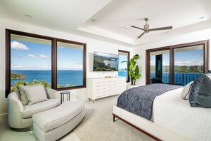 7 chambres, fer et planche à repasser, lit de bébé portatif