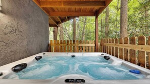 Interior - Lakeside Cabin w/ Hot Tub, Fireplace Near Dollywood & Trails Smoky Shores Retreat by Avantstay (Sevierville)
