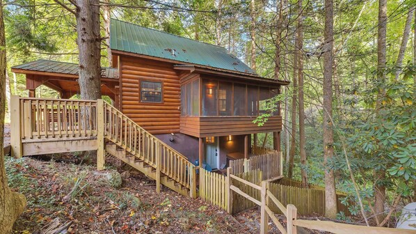 Interior - Lakeside Cabin w/ Hot Tub, Fireplace Near Dollywood & Trails Smoky Shores Retreat by Avantstay (Sevierville)