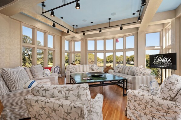 المنشأة من الداخل